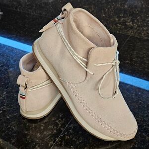 NWOT! TOMS Rio Suede Water Resistant Beige Suede Ankle Boots
